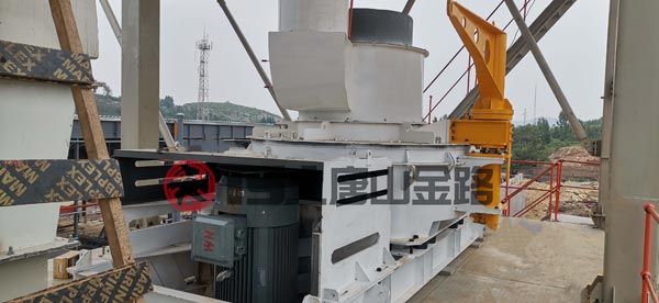 錘破、對輥破、立軸沖擊破三種制砂設備優劣對比